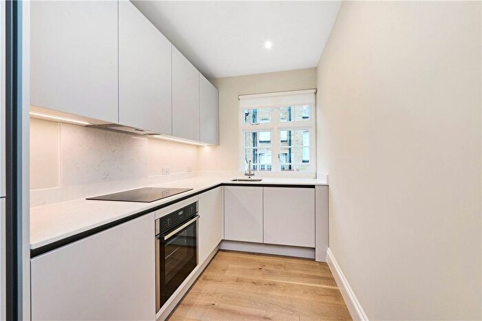 2 Bedroom Flat To Rent In Weymouth Mews, Marylebone, London, W1G