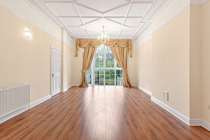 3 Bedroom Flat To Rent In Broadhurst Gardens, South Hampstead, NW6