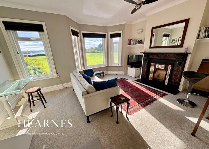 2 Bedroom Apartment For Sale In Sterte Esplanade, Poole, BH15