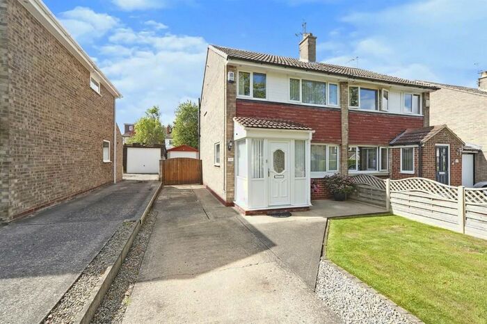 3 Bedroom Semi-Detached House To Rent In Sunningdale Avenue, Leeds, West Yorkshire, LS17