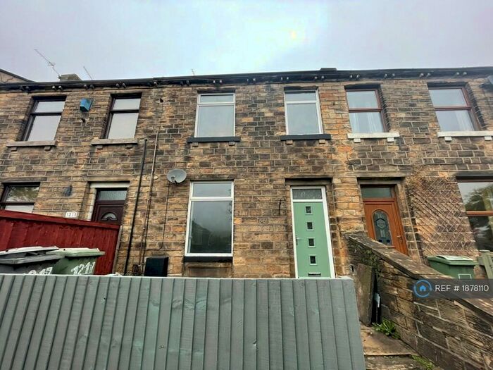 3 Bedroom Terraced House To Rent In Leeds Road, Huddersfield, HD2