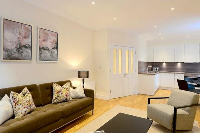3 Bedroom Flat To Rent In Hamlet Gardens, London, W6