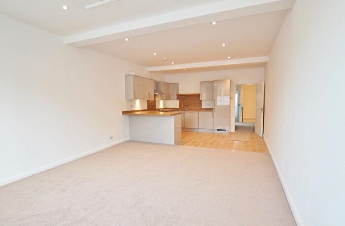 2 Bedroom Flat To Rent In High Street, Bramley, Guildford, GU5