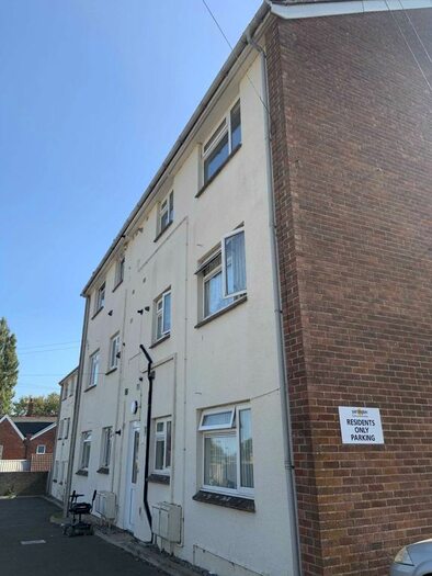 1 Bedroom Flat To Rent In Springfield Flats, Combe Street, TA20