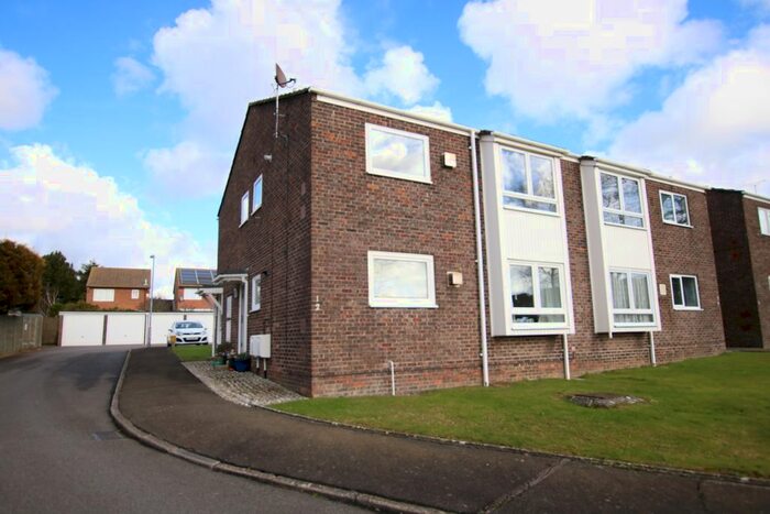 2 Bedroom Flat To Rent In Summerfields Avenue, Hailsham, BN27