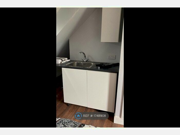 Studio To Rent In The Ridgeway, London, NW9