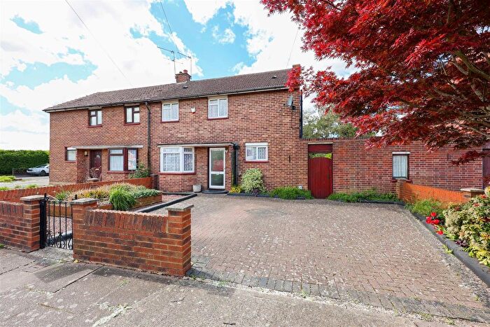 3 Bedroom Semi-Detached House For Sale In Beech Close, West Drayton, UB7
