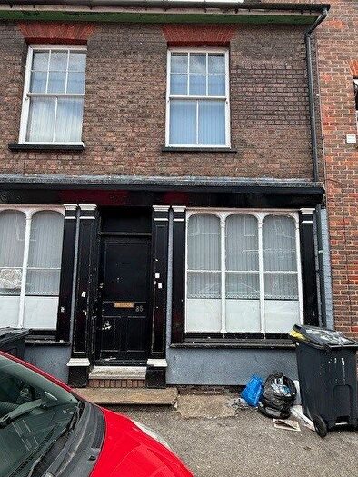 3 Bedroom Flat To Rent In Wellington Street, LU1
