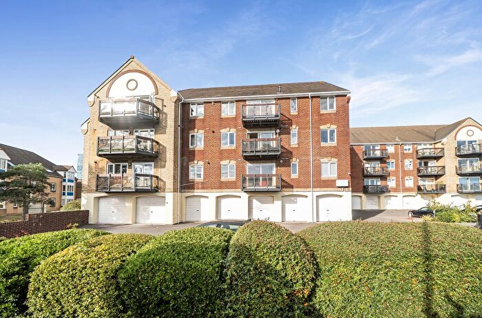 2 Bedroom Flat For Sale In Pacific Close, Ocean Village, Southampton, Hampshire, SO14