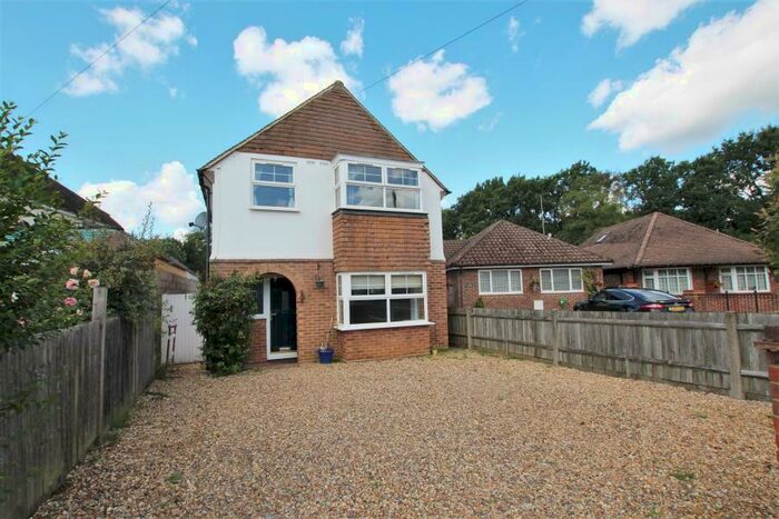 4 Bedroom Detached House To Rent In Woking, GU22