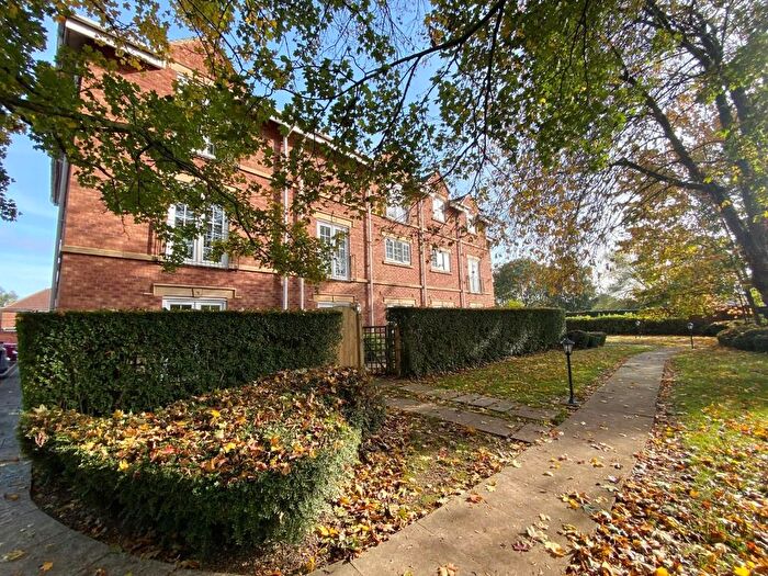 2 Bedroom Flat To Rent In Fairfield Court, York, YO24