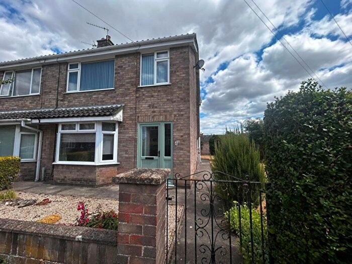 3 Bedroom House To Rent In Riverway, Boston, PE21