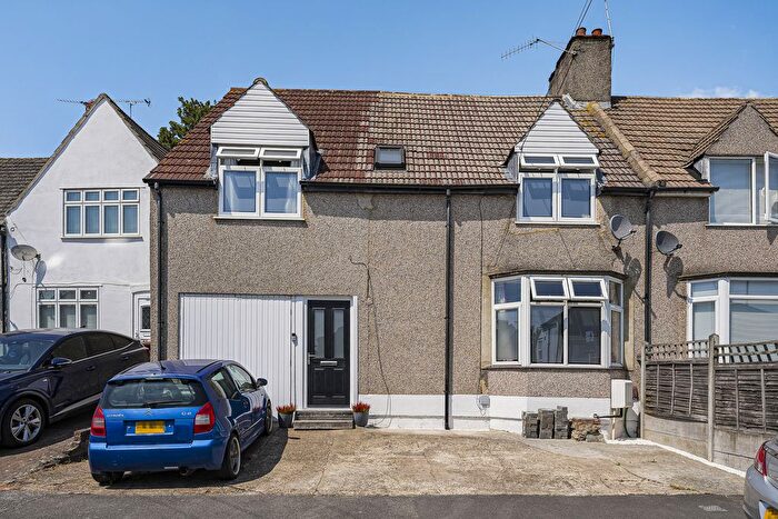 4 Bedroom Semi Detached House For Sale In Green Walk, Dartford, DA1