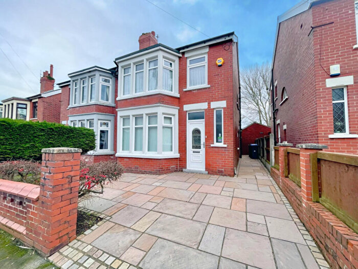 3 Bedroom Semi Detached House For Sale In Ingleway Avenue, Blackpool, FY3