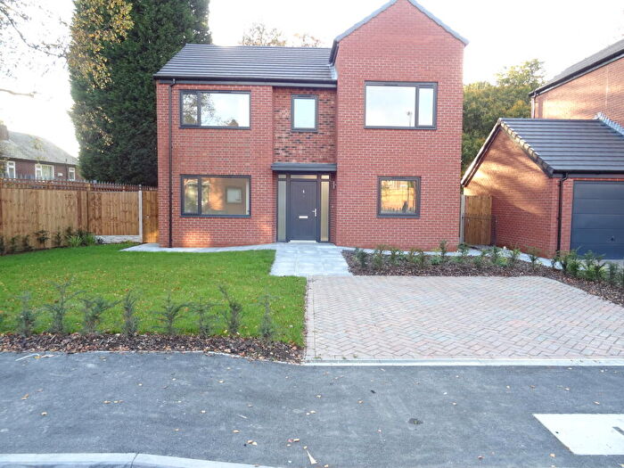 4 Bedroom Detached House To Rent In Magnalls Fold Close, M28