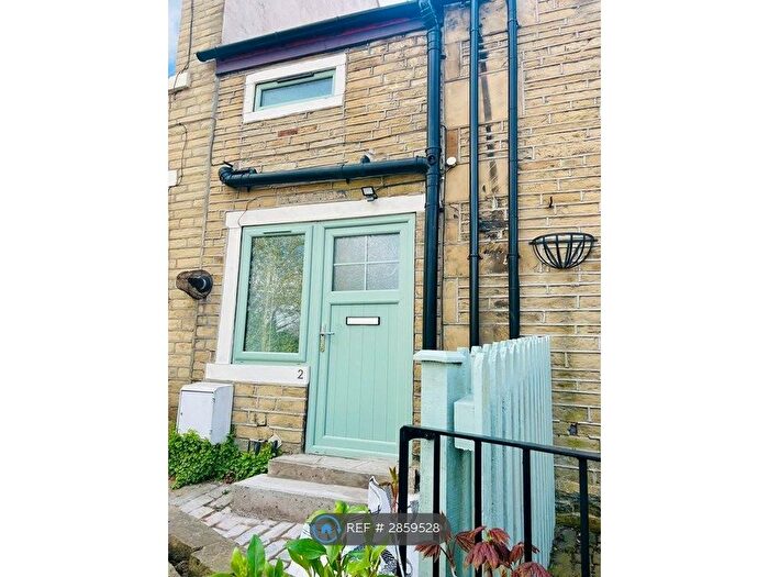 1 Bedroom Flat To Rent In Rastrick, Brighouse, HD6