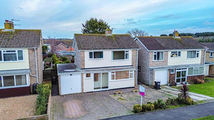 3 Bedroom Detached House For Sale In Radipole Lane, Weymouth, DT4