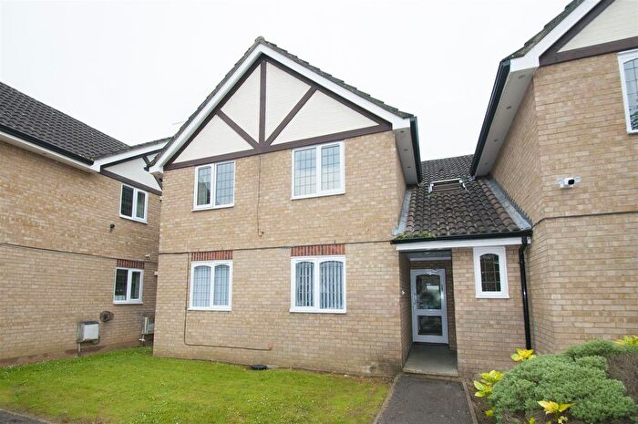 1 Bedroom Flat To Rent In Rockall Court, Langley, SL3