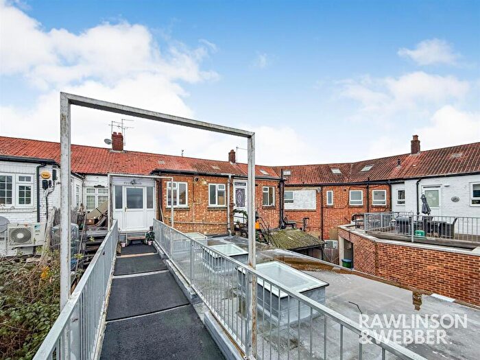 2 Bedroom Apartment To Rent In Walton Road, West Molesey, KT8