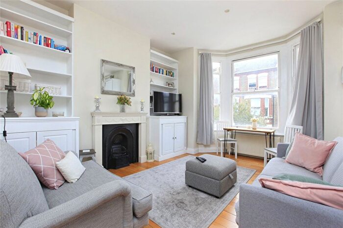 2 Bedroom Flat To Rent In Sandmere Road, Clapham, SW4