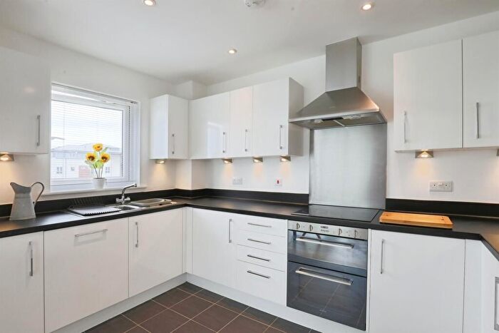 2 Bedroom Flat To Rent In Kingfisher Close, Warwick, CV34