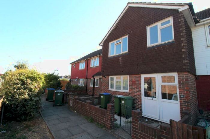 4 Bedroom Terraced House To Rent In Lincoln Close, Erith, DA8