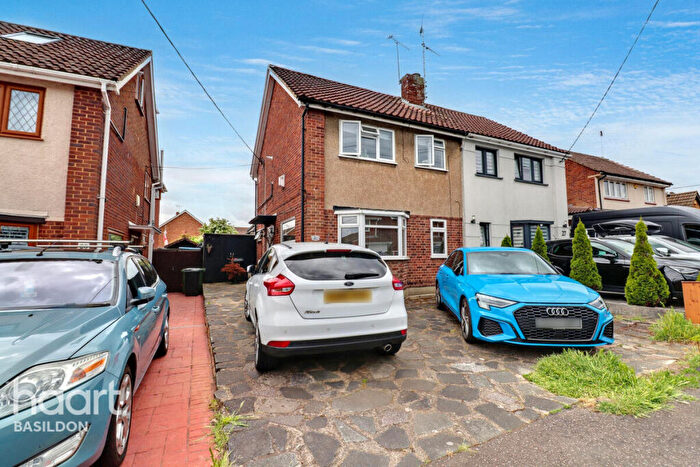 3 Bedroom Semi-Detached House For Sale In Buller Road, Basildon, SS15