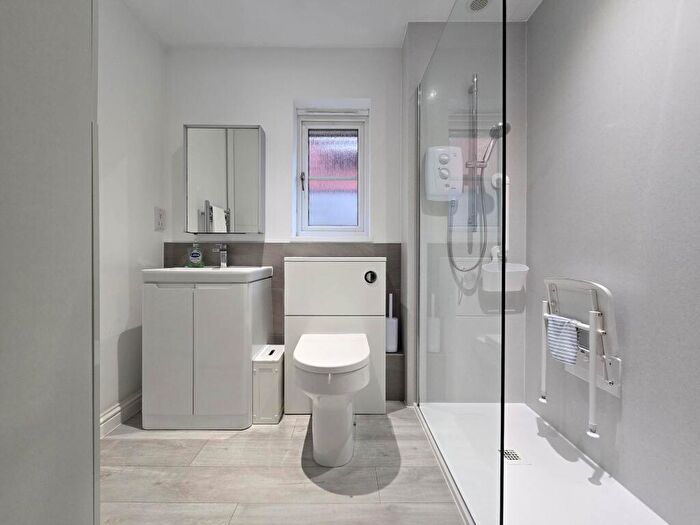 2 Bedroom Bungalow For Sale In East Ridge View, Bideford, EX39