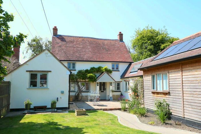 4 Bedroom Detached House For Sale In Chinnor Road, Towersey, Thame, Oxfordshire, OX9