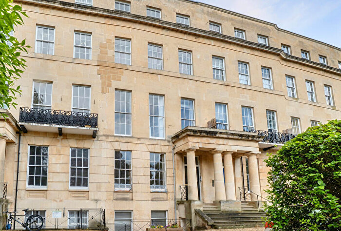 1 Bedroom Apartment For Sale In Lansdown Crescent, Cheltenham, Gloucestershire, GL50
