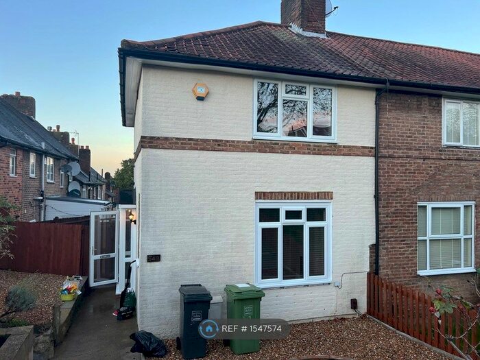 2 Bedroom End Of Terrace House To Rent In Downham Way, Bromley, BR1