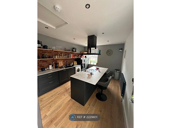 3 Bedroom Terraced House To Rent In Oakwood Avenue, Leeds, LS8