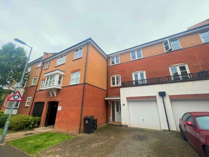 4 Bedroom House To Rent In Plomer Avenue, Hoddesdon, EN11