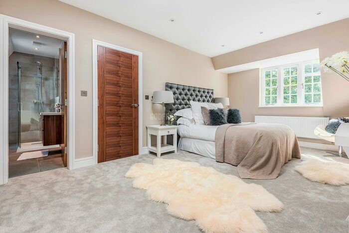 3 Bedroom Terraced House To Rent In Bute Mews, London, NW11