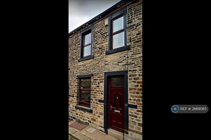 3 Bedroom Terraced House To Rent In Brook Street, Oakenshaw, Bradford, BD12