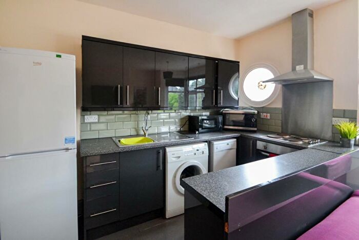 6 Bedroom Terraced House To Rent In Gedling Grove, Arboretum, Nottingham, NG7