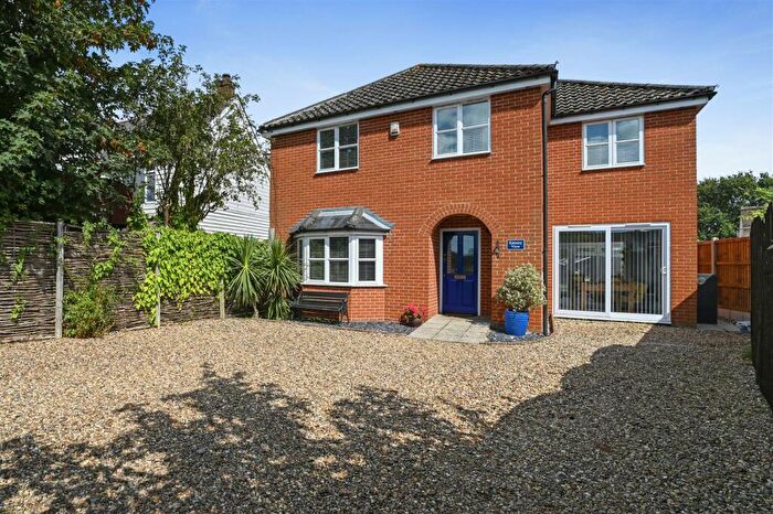 4 Bedroom Detached House For Sale In Harwich Road, Beaumont, CO16