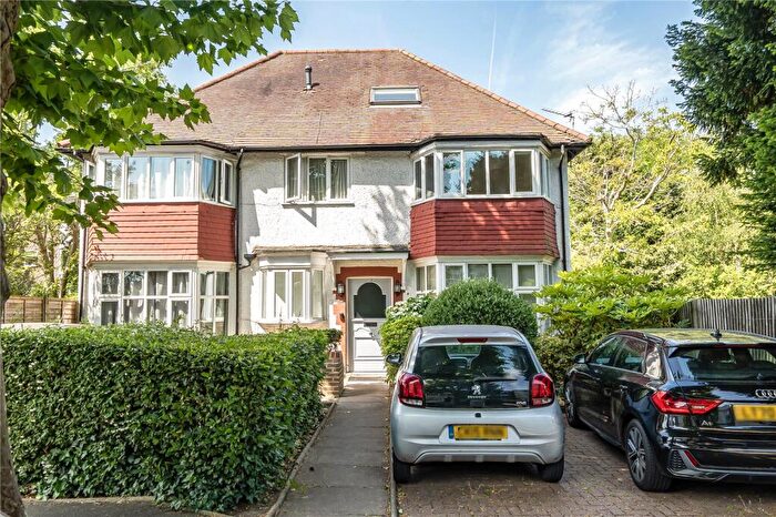 3 Bedroom Apartment For Sale In Salisbury Avenue, London, N3