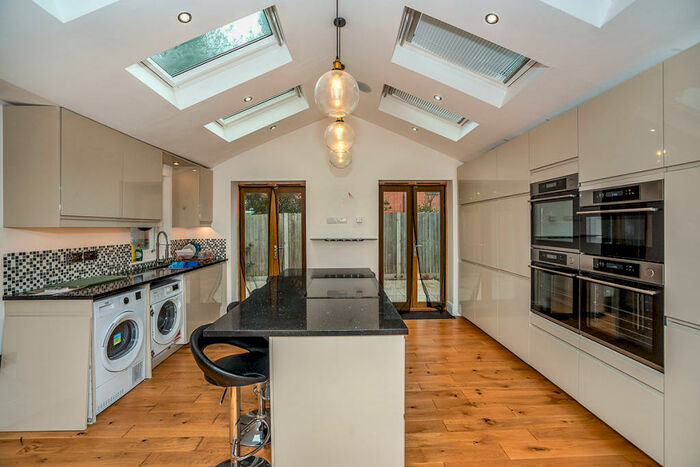 3 Bedroom Flat To Rent In Edith Cavell Way, London, SE18