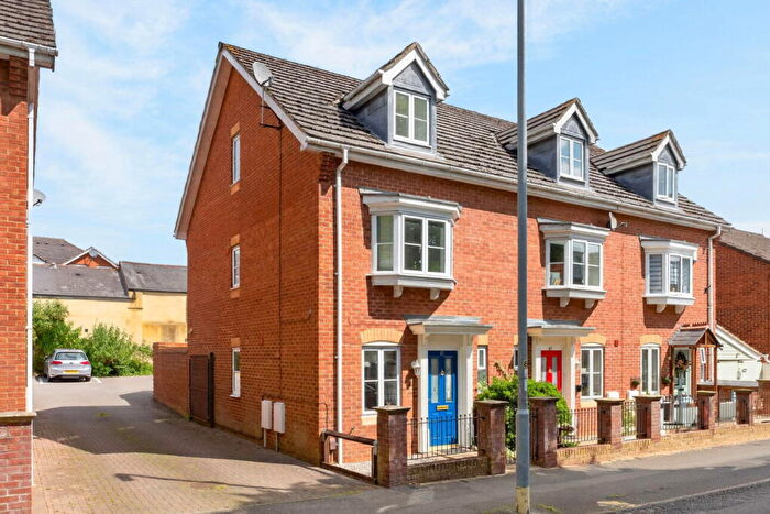 3 Bedroom End Of Terrace House For Sale In St.Peters Avenue, Kettering, NN16