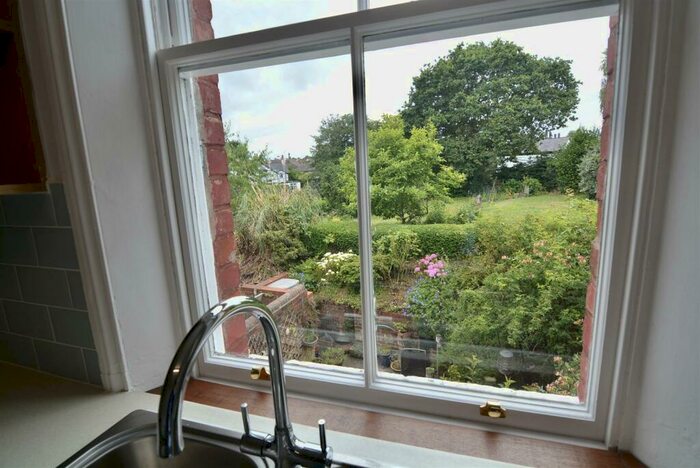 3 Bedroom Flat To Rent In The Village, Bebington, CH63