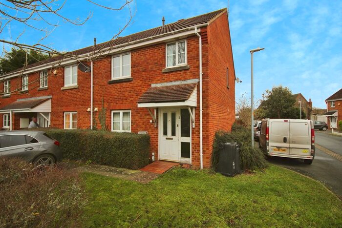 3 Bedroom End Of Terrace House To Rent In Marsh Farm Lane, Town Centre, Swindon, SN1