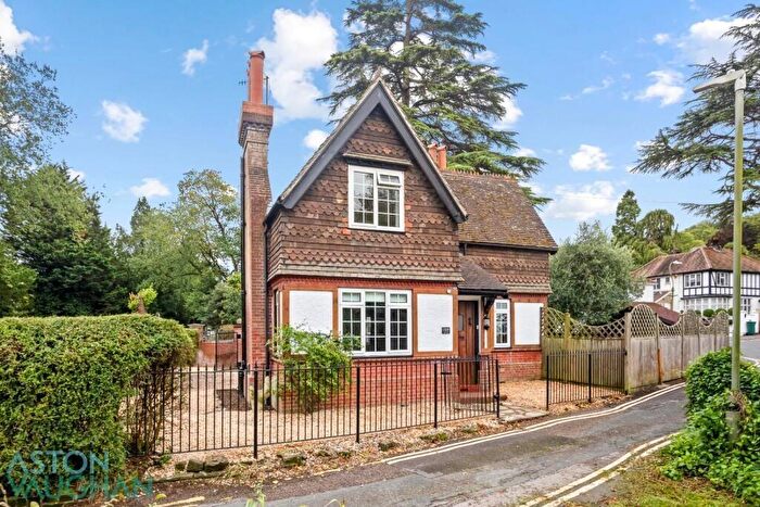 2 Bedroom Detached House To Rent In Cedars Gardens, Brighton, BN1