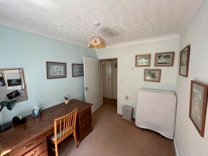 2 Bedroom Semi-Detached Bungalow For Sale In Meadowbrook Court, Twmpath Lane, Gobowen, Oswestry, SY10