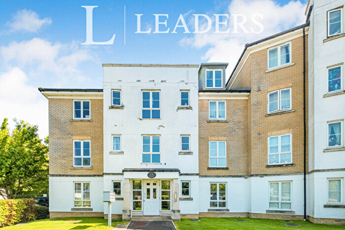 2 Bedroom Flat To Rent In Cromwell Court, Tudor Way, Knaphill, GU21