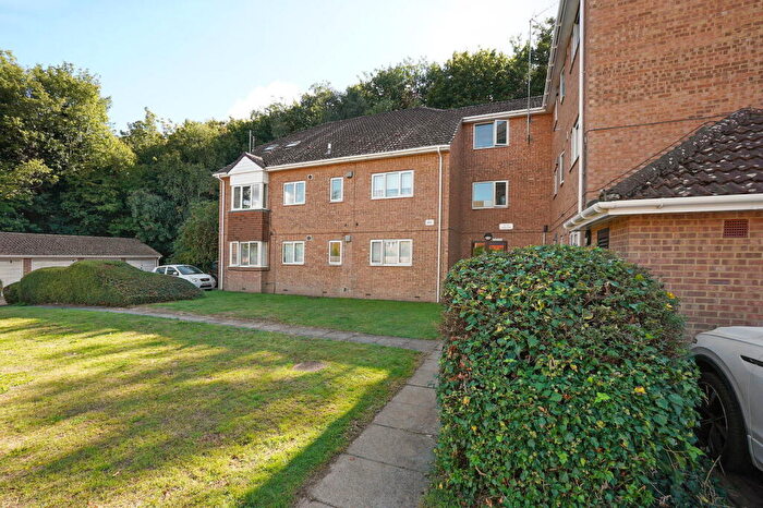 1 Bedroom Flat For Sale In Findlay Close, Gillingham, ME8