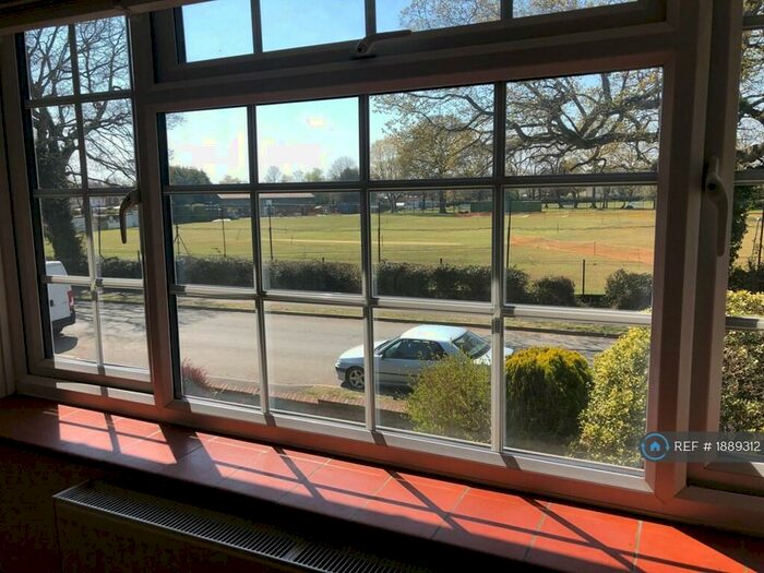 1 Bedroom Flat To Rent In Bostock Avenue, Horsham, RH12