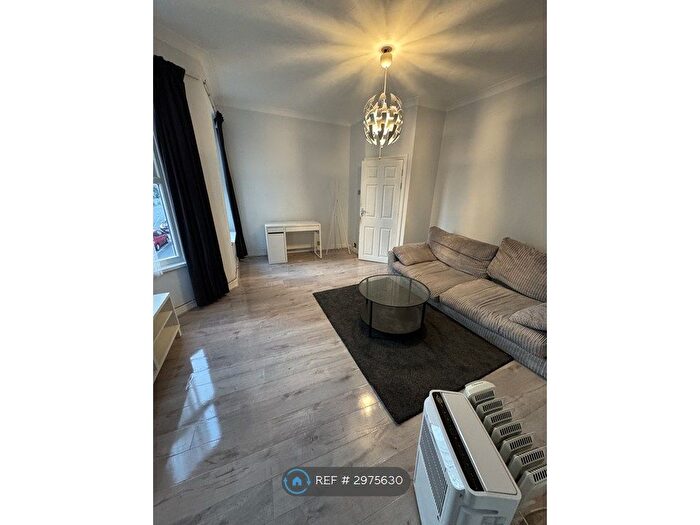 2 Bedroom Flat To Rent In Cathays Terrace, Cardiff, CF24