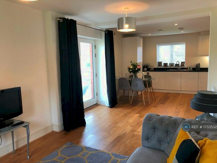 2 Bedroom Flat To Rent In Sheering Lower Road, Sawbridgeworth, CM21