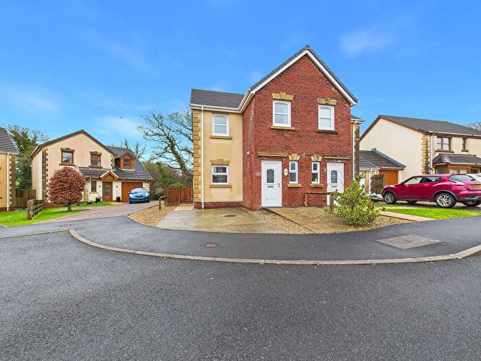 3 Bedroom Semi-Detached House For Sale In Maes Abaty, Whitland, SA34